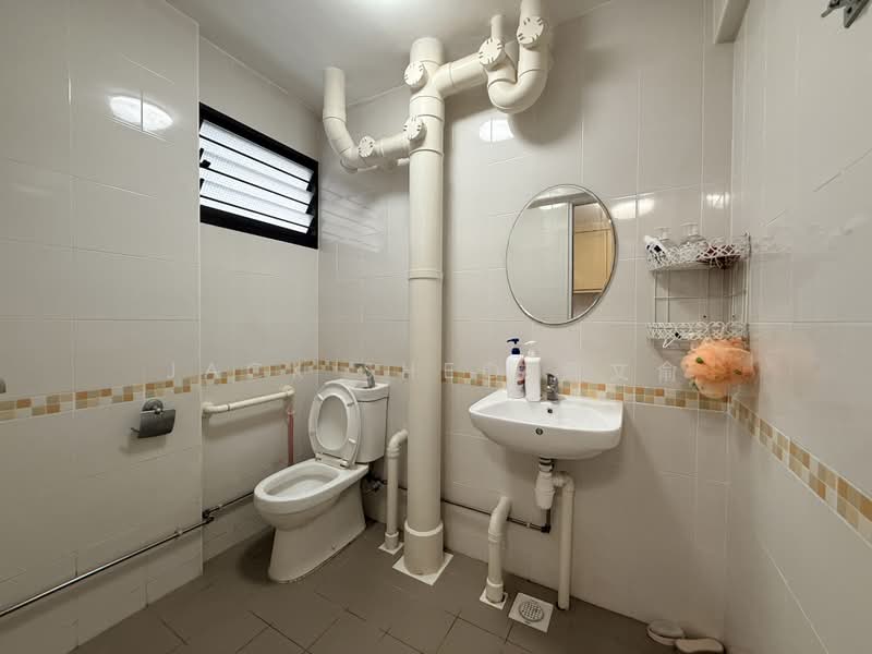 227 Jurong East Street 21, 227 Jurong East Street 21, 3 Bedrooms, 1,292 sqft, HDB Flat For Sale, by Jack Sheo 萧文俞, 500176770 - Bathroom - PropertyGuru.com.sg