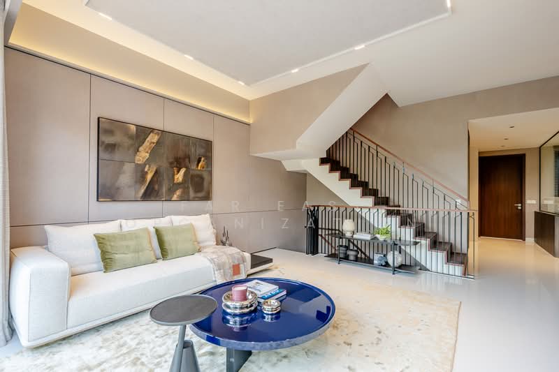 Parksuites, 18 Holland Grove Road, 4 Bedrooms, 3,068 sqft, Condominium For Sale, by Far East Organization, 500176776 - Living Room - PropertyGuru.com.sg