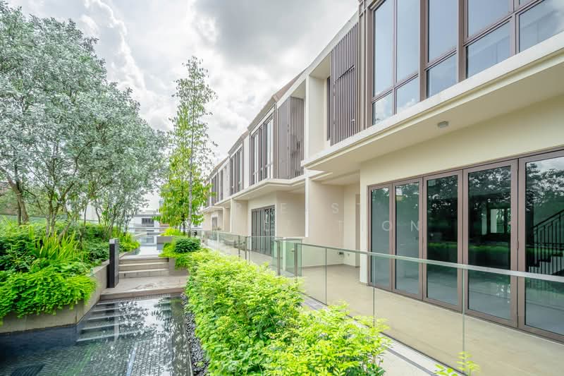Parksuites, 18 Holland Grove Road, 4 Bedrooms, 3,068 sqft, Condominium For Sale, by Far East Organization, 500176776 - Exterior - PropertyGuru.com.sg