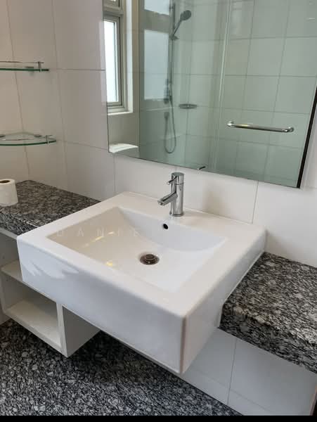 Visioncrest, 33 Oxley Rise, 1 Bedroom, 704 sqft, Condominium For Rent, by Daniel Phua, 500176782 - Bathroom - PropertyGuru.com.sg