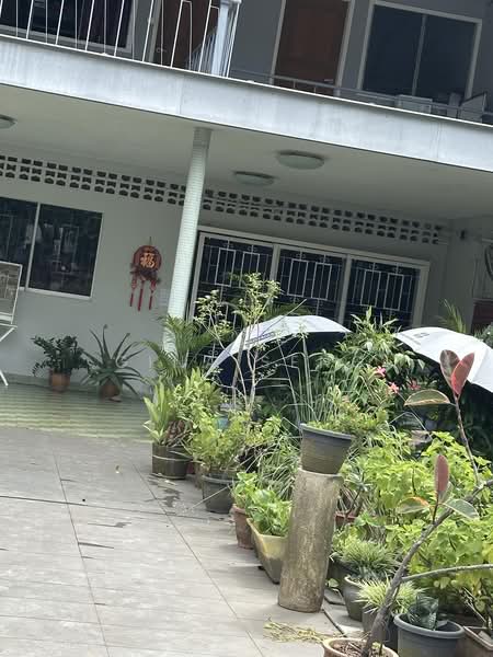 9 Jalan Unggas Singapore 298919, Jalan unggas, 6 Bedrooms, 3,200 sqft, Semi-Detached House For Sale, by Gina Seng, 500176794 - Exterior - PropertyGuru.com.sg