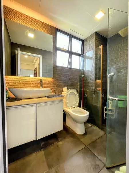Telok Kurau Lodge, 57 Telok Kurau Lorong H, 3 Bedrooms, 1,227 sqft, Apartment For Sale, by Henry Huang, 500176811 - Bathroom - PropertyGuru.com.sg