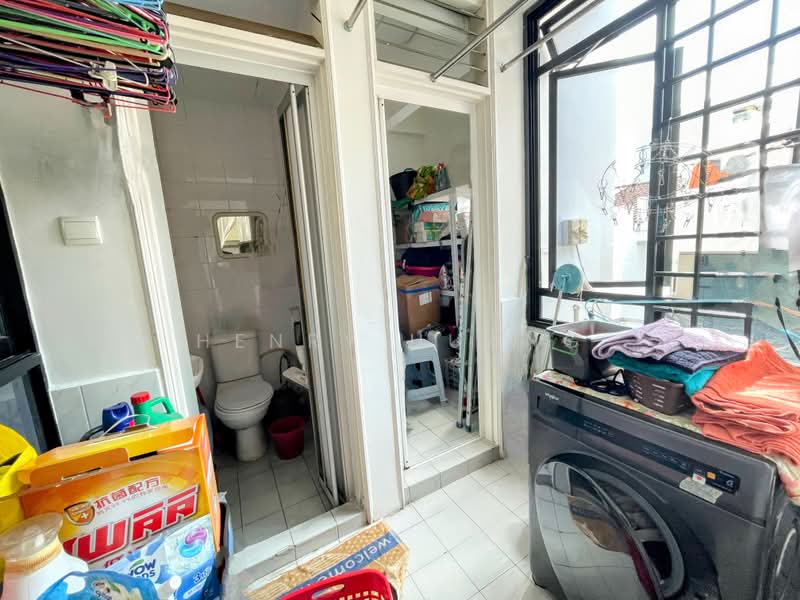 Telok Kurau Lodge, 57 Telok Kurau Lorong H, 3 Bedrooms, 1,227 sqft, Apartment For Sale, by Henry Huang, 500176811 - Bathroom - PropertyGuru.com.sg