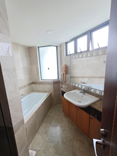 La Maison, 10 Moulmein Rise, 3 Bedrooms, 1,270 sqft, Condominium For Rent, by Ryan Wong, 500176812 - Bathroom - PropertyGuru.com.sg