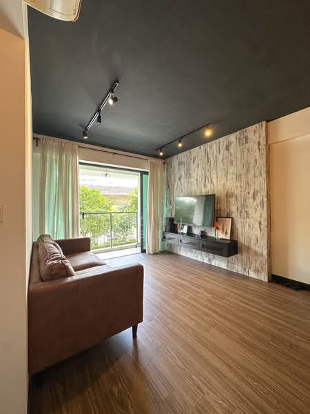 679A Punggol Drive, 679A Punggol Drive, 3 Bedrooms, 1,001 sqft, HDB Flat For Sale, by Fadhil Jabbar, 500176813 - Living Room - PropertyGuru.com.sg