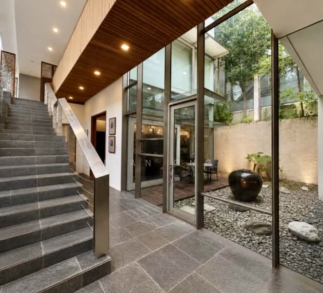 ⭐️⭐️1 KM SCGS SJII⭐️ GOOD PRICE⭐️MODERN BUNGALOW HIGH CEILING ☎️ JEAN 93571119, Trevose/Berrima/Dalkeith/Narooma/Camborne/Harlyn/Kheam Hock/Tudor/University Road, 5 Bedrooms, 6,000 sqft, Bungalow House For Sale, by Jean Ong, 500176819 - Entrance - PropertyGuru.com.sg