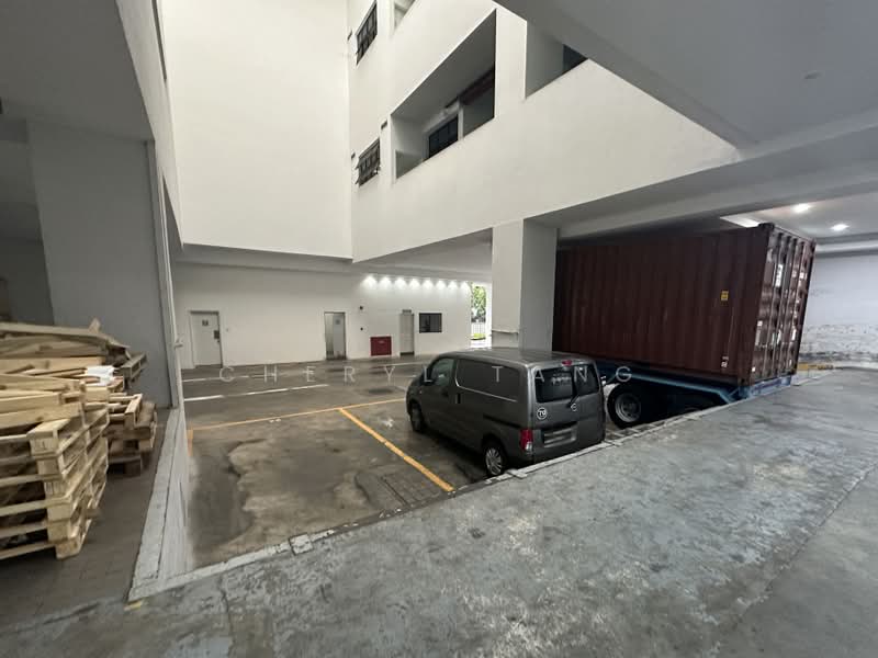 Warehouse near central Marymount and Bishan MRT, Jalan Pemimpin, 638 sqft, Light Industrial (B1) For Rent, by Cheryl Tang, 500176833 - Loading bay - CommercialGuru.com.sg