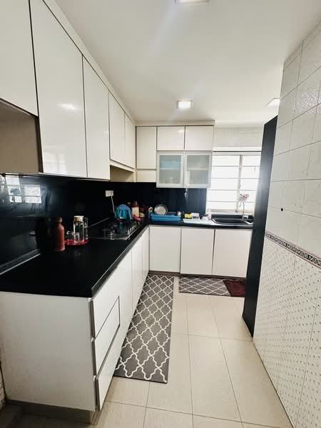 Orchid Park Condominium, 81 Yishun Street 81, 2 Bedrooms, 958 sqft, Condominium For Sale, by Lina ., 500176841 - Kitchen - PropertyGuru.com.sg