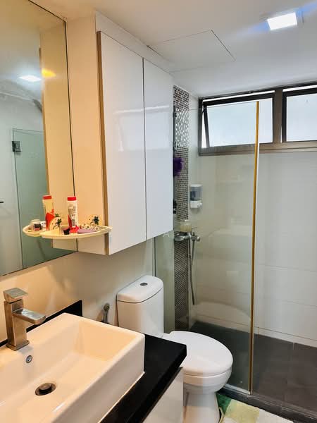Orchid Park Condominium, 81 Yishun Street 81, 2 Bedrooms, 958 sqft, Condominium For Sale, by Lina ., 500176847 - Bathroom - PropertyGuru.com.sg