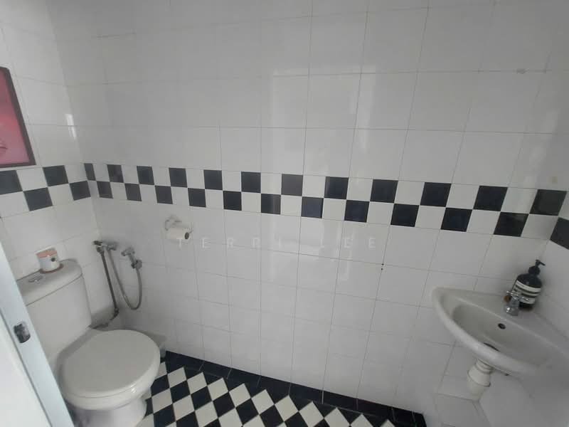 Cairnhill Plaza, 53 Cairnhill Road, 3 Bedrooms, 2,293 sqft, Apartment For Rent, by Terri Lee, 500176848 - Bathroom - PropertyGuru.com.sg