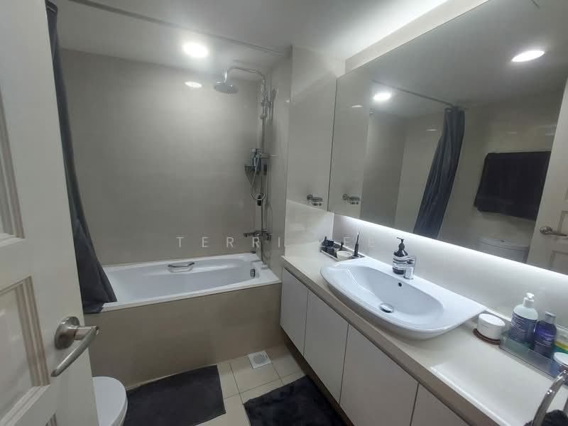 Cairnhill Plaza, 53 Cairnhill Road, 3 Bedrooms, 2,293 sqft, Apartment For Rent, by Terri Lee, 500176848 - Bathroom - PropertyGuru.com.sg