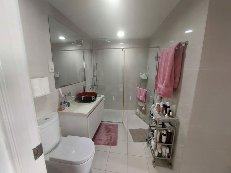 Cairnhill Plaza, 53 Cairnhill Road, 3 Bedrooms, 2,293 sqft, Apartment For Rent, by Terri Lee, 500176848 - Bathroom - PropertyGuru.com.sg