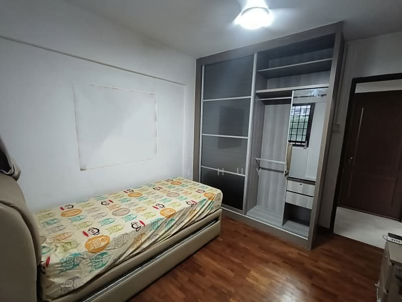 428 Clementi Avenue 3, 428 Clementi Avenue 3, Room Rental, 300 sqft, HDB Flat For Rent, by Alan Huy, 500176859 - Bedroom - PropertyGuru.com.sg