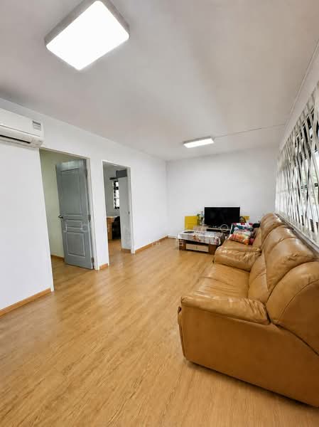 112 Pending Road, 112 Pending Road, 3 Bedrooms, 689 sqft, HDB Flat For Sale, by John Cheok 石伟诘, 500176863 - Living Room - PropertyGuru.com.sg