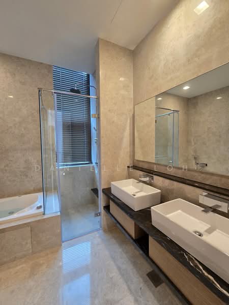 Marina Bay Residences, 18 Marina Boulevard, 4 Bedrooms, 3,973 sqft, Condominium For Rent, by Danielle Loh, 500176870 - Bathroom - PropertyGuru.com.sg