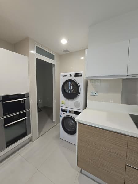Marina Bay Residences, 18 Marina Boulevard, 4 Bedrooms, 3,973 sqft, Condominium For Rent, by Danielle Loh, 500176870 - Kitchen - PropertyGuru.com.sg