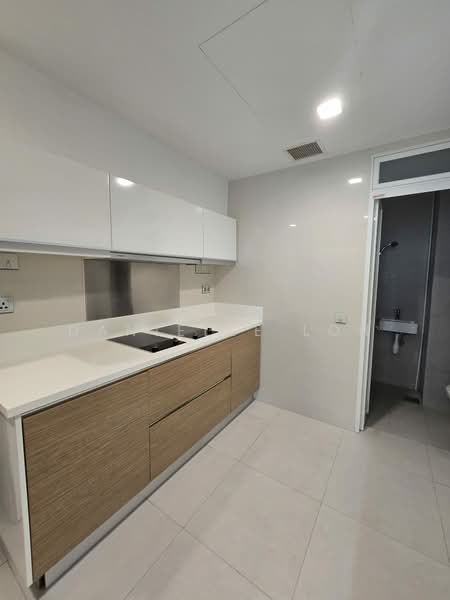 Marina Bay Residences, 18 Marina Boulevard, 4 Bedrooms, 3,973 sqft, Condominium For Rent, by Danielle Loh, 500176870 - Kitchen - PropertyGuru.com.sg