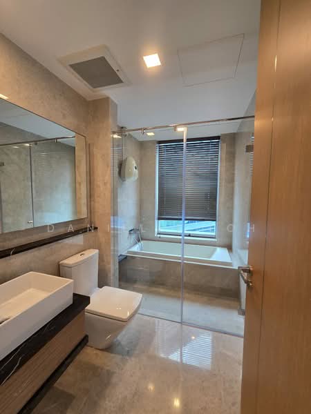 Marina Bay Residences, 18 Marina Boulevard, 4 Bedrooms, 3,973 sqft, Condominium For Rent, by Danielle Loh, 500176870 - Bathroom - PropertyGuru.com.sg