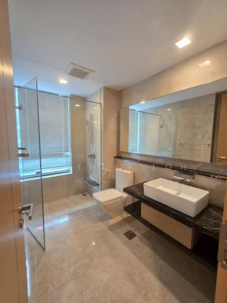 Marina Bay Residences, 18 Marina Boulevard, 4 Bedrooms, 3,973 sqft, Condominium For Rent, by Danielle Loh, 500176870 - Bathroom - PropertyGuru.com.sg
