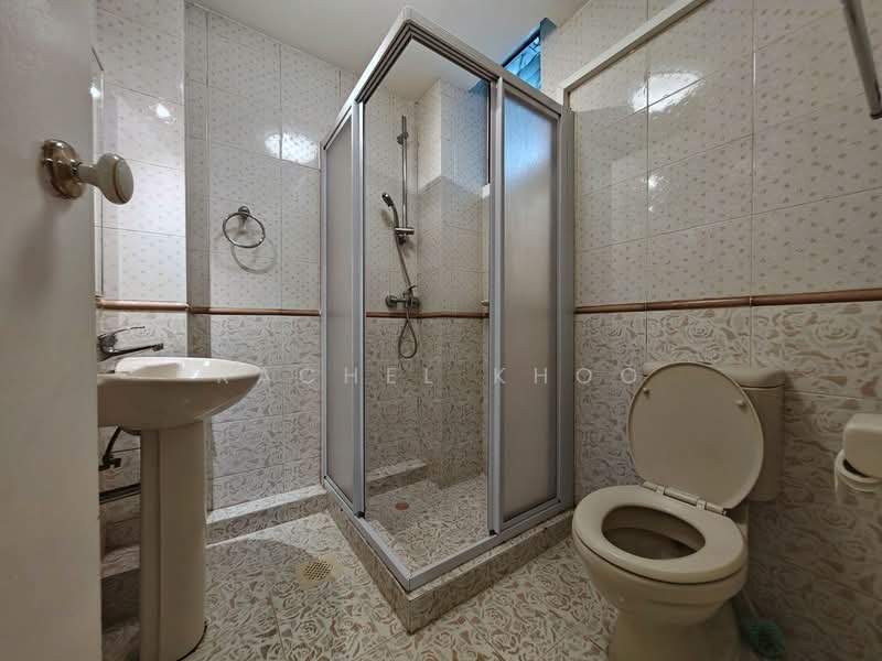 Chancery Grove, 25 Chancery Lane, 4 Bedrooms, 2,013 sqft, Cluster House For Rent, by Rachel Khoo, 500176877 - Bathroom - PropertyGuru.com.sg