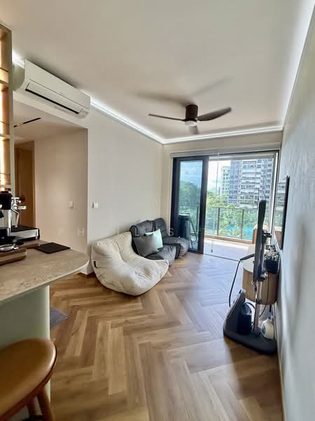 Midwood, 8 Hillview Rise, 3 Bedrooms, 990 sqft, Condominium For Sale, by Phyllis Tan, 500176880 - Living Room - PropertyGuru.com.sg