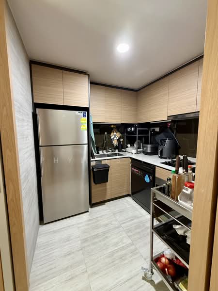 Midwood, 8 Hillview Rise, 3 Bedrooms, 990 sqft, Condominium For Sale, by Phyllis Tan, 500176880 - Kitchen - PropertyGuru.com.sg