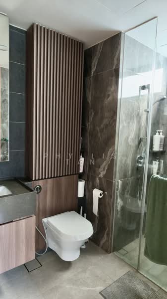 Midwood, 8 Hillview Rise, 3 Bedrooms, 990 sqft, Condominium For Sale, by Phyllis Tan, 500176880 - Master Bathroom - PropertyGuru.com.sg