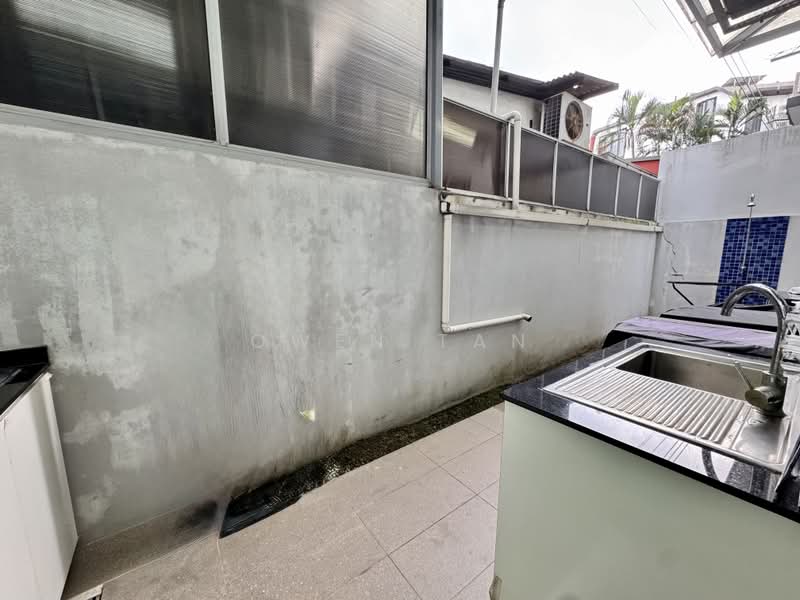 Serangoon Garden Estate, 81 Bridport Avenue, 2 Bedrooms, 1,500 sqft, Terraced House For Rent, by Owen Tan, 500176882 - Back yard / Laundry area - PropertyGuru.com.sg