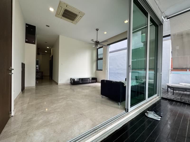 Serangoon Garden Estate, 81 Bridport Avenue, 2 Bedrooms, 1,500 sqft, Terraced House For Rent, by Owen Tan, 500176882 - Living Room - PropertyGuru.com.sg