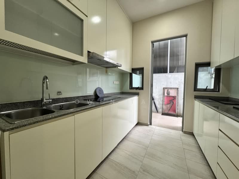 Serangoon Garden Estate, 81 Bridport Avenue, 2 Bedrooms, 1,500 sqft, Terraced House For Rent, by Owen Tan, 500176882 - Kitchen - PropertyGuru.com.sg