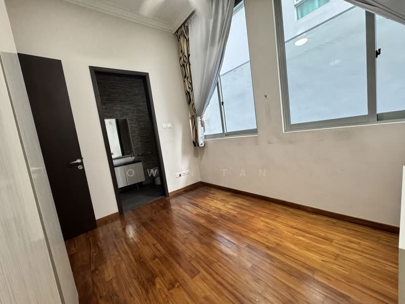 Serangoon Garden Estate, 81 Bridport Avenue, 2 Bedrooms, 1,500 sqft, Terraced House For Rent, by Owen Tan, 500176882 - Master Bedroom - PropertyGuru.com.sg