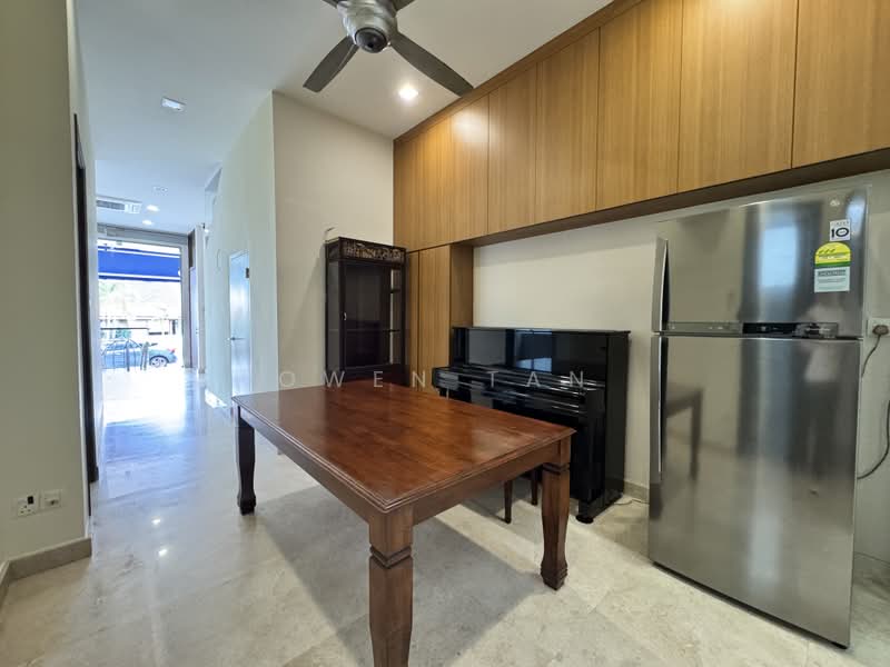 Serangoon Garden Estate, 81 Bridport Avenue, 2 Bedrooms, 1,500 sqft, Terraced House For Rent, by Owen Tan, 500176882 - Dining Room & Piano - PropertyGuru.com.sg