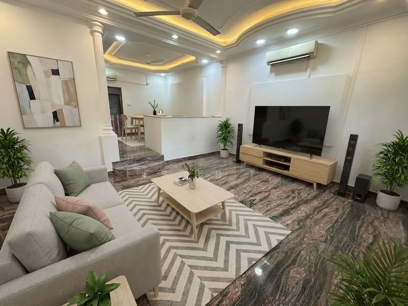 Nex MRT 3-Sty Corner Semi-D (Land 3455 sqf), Serangoon (near Nex Shopping MRT), 5 Bedrooms, 3,600 sqft, Semi-Detached House For Sale, by Lester T., 500176886 - Living Room - PropertyGuru.com.sg