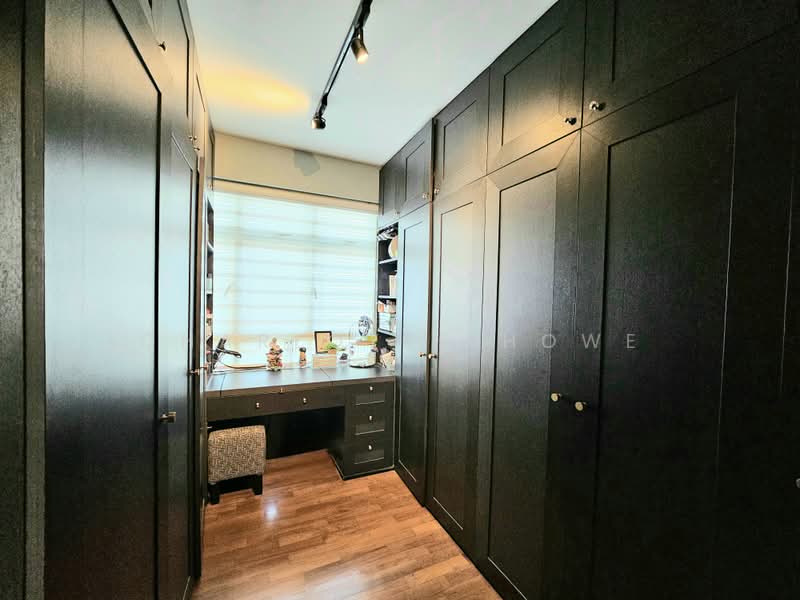 113D McNair Towers, 113D Mcnair Road, 3 Bedrooms, 1,001 sqft, HDB Flat For Sale, by Charlotte Howe, 500176888 - Walk in wardrobe - PropertyGuru.com.sg