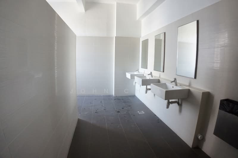Tong Lee Building, 35 Kallang Pudding Road, 2,874 sqft, Light Industrial (B1) For Rent, by John Chia, 500176896 - Bathroom - CommercialGuru.com.sg