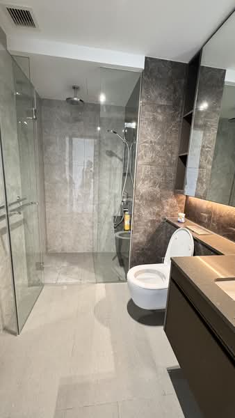 Tembusu Grand, 94 Jalan Tembusu, 1 Bedroom, 527 sqft, Condominium For Rent, by Loh Guo Pei, 500176897 - Bathroom - PropertyGuru.com.sg