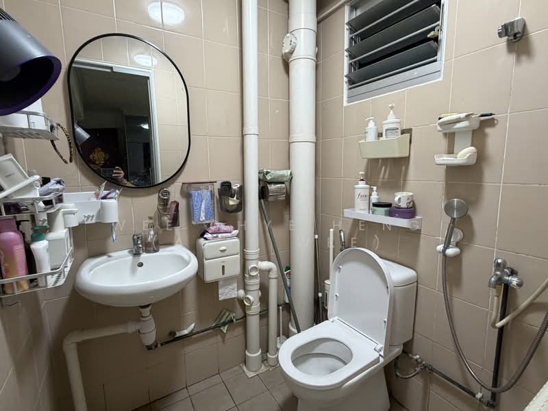 211 Jurong East Street 21, 211 Jurong East Street 21, 3 Bedrooms, 1,011 sqft, HDB Flat For Sale, by Wee Chye Heng (Alan Wee), 500176906 - Bathroom - PropertyGuru.com.sg
