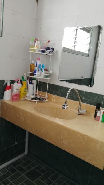 864 Jurong West Street 81, 864 Jurong West Street 81, Room Rental, 200 sqft, HDB Flat For Rent, by Gerald Fong, 500176908 - Bathroom - PropertyGuru.com.sg