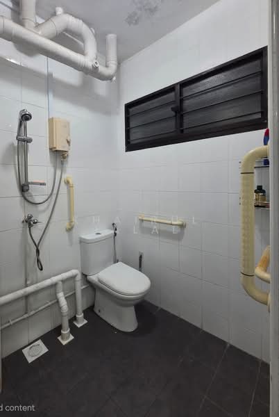 237 Tampines Street 21, 237 Tampines Street 21, 2 Bedrooms, 785 sqft, HDB Flat For Sale, by Khairul Jalal, 500176910 - Bathroom - PropertyGuru.com.sg