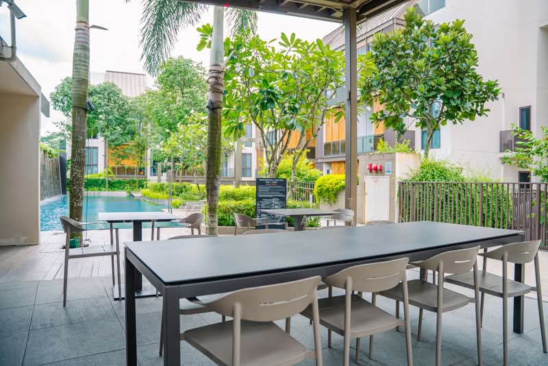 Parksuites, 18 Holland Grove Road, 2 Bedrooms, 786 sqft, Condominium For Sale, by Far East Organization, 500176923 - Exterior - PropertyGuru.com.sg