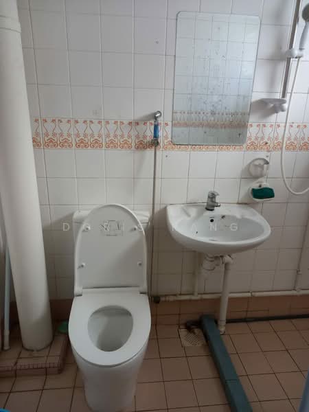 822 Jurong West Street 81, 822 Jurong West Street 81, Room Rental, 200 sqft, HDB Flat For Rent, by Doris Kang, 500176932 - Bathroom - PropertyGuru.com.sg