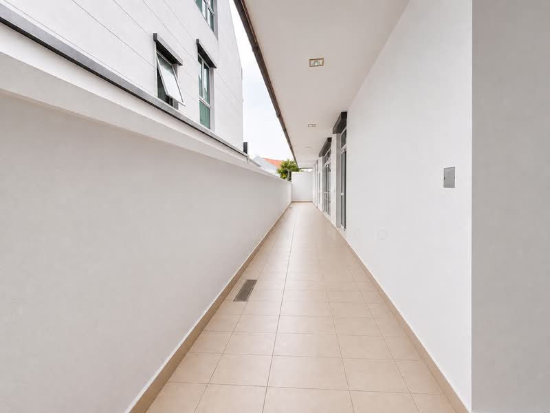 Seletar Hills Estate, Seletar Hills Drive, 5 Bedrooms, 3,562 sqft, Semi-Detached House For Sale, by Norman Neo, 500176934 - Walkway -from front to back of house - PropertyGuru.com.sg
