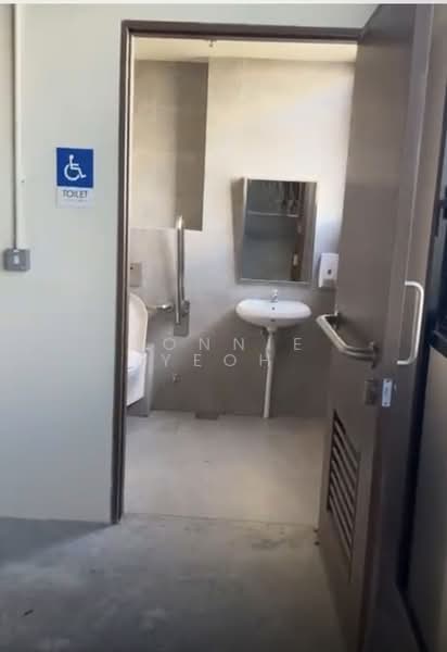 Stellar @ Tampines, 12 Tampines North Drive 4, Pasir Ris / Tampines, 1,722 sqft, Factory / Workshop (B2) For Rent, by Bonnie Yeoh, 500176939 - Washroom - CommercialGuru.com.sg