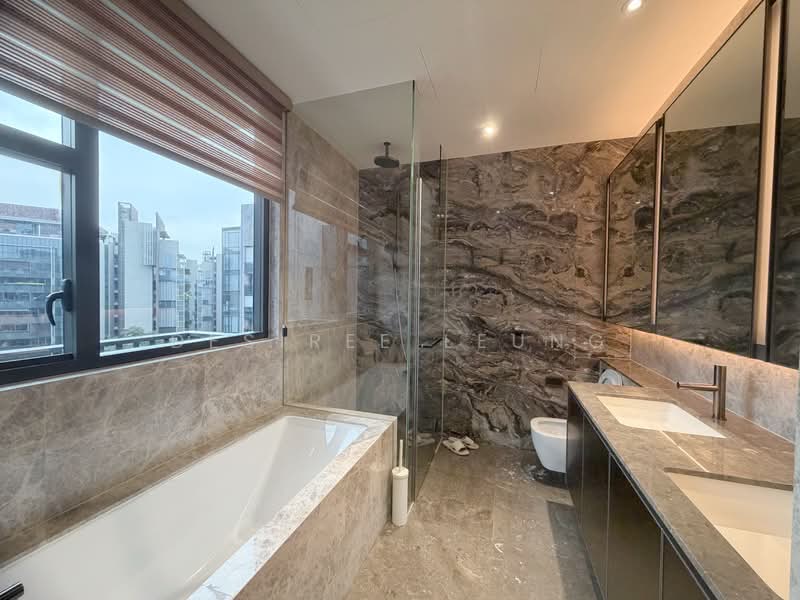 Leedon Green, 28 Leedon Heights, 4 Bedrooms, 1,744 sqft, Condominium For Sale, by Desiree Leung, 500176940 - Master Bathroom - PropertyGuru.com.sg