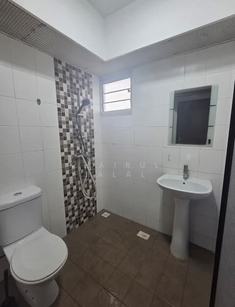 310B Ang Mo Kio Avenue 1, 310B Ang Mo Kio Avenue 1, 3 Bedrooms, 936 sqft, HDB Flat For Sale, by Khairul Jalal, 500176942 - Bathroom - PropertyGuru.com.sg