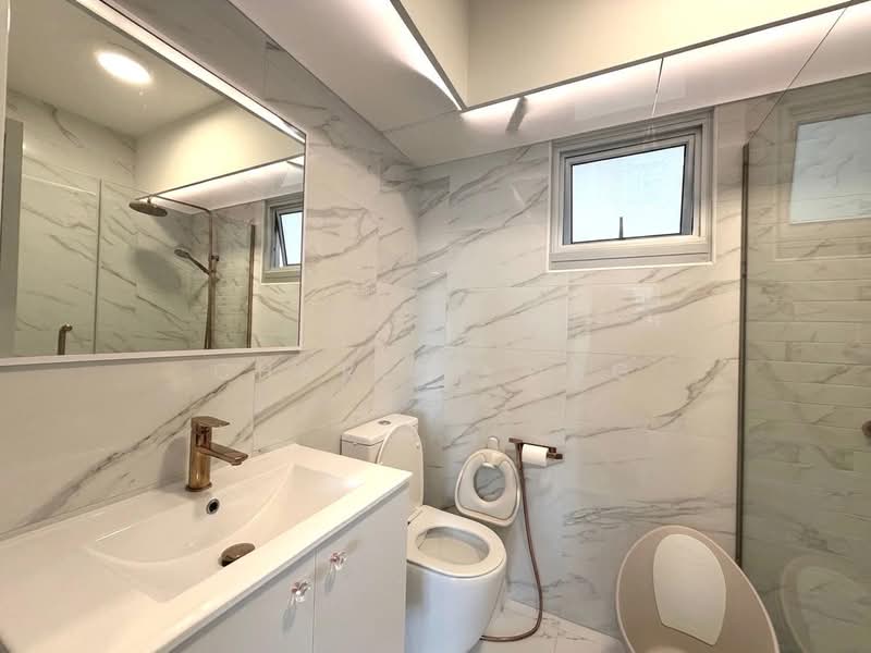 461B Bukit Batok West Avenue 8, 461B Bukit Batok West Avenue 8, 3 Bedrooms, 1,227 sqft, HDB Flat For Sale, by Charles Ong, 500176947 - Master Bathroom - PropertyGuru.com.sg