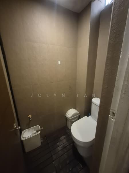 Near 2 MRT - Chinatown Conservation Shophouse, Temple Street, 980 sqft, Shop / Shophouse For Rent, by Jolyn Tan, 500176981 - Bathroom - CommercialGuru.com.sg