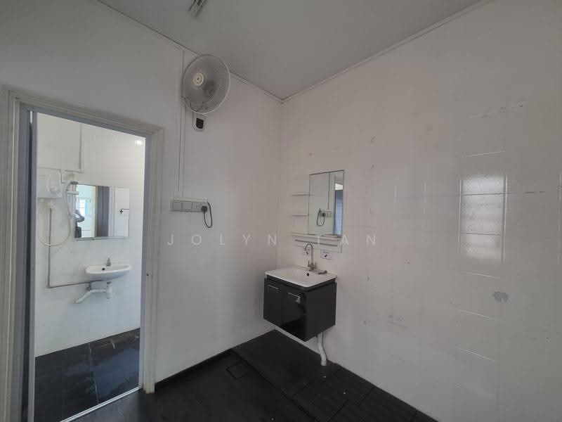 Near 2 MRTs - Chinatown 3 Shophouse Spaces For Rent!, Temple Street, Boat Quay / Raffles Place / Marina, 900 sqft, Shop / Shophouse For Rent, by Jolyn Tan, 500176981 - Bathroom - CommercialGuru.com.sg