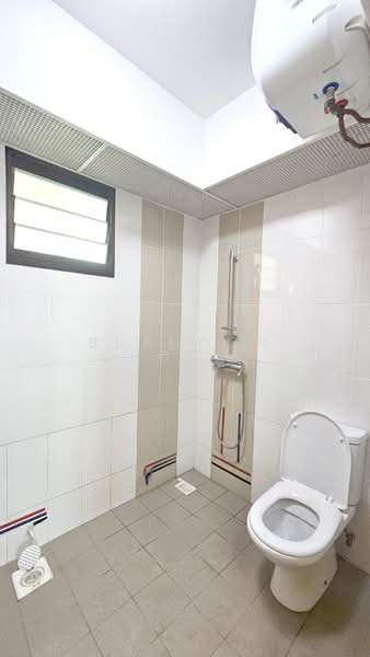 418C Fernvale Link, 418C Fernvale Link, 3 Bedrooms, 1,012 sqft, HDB Flat For Sale, by Brandon Choi Yong Suk, 500176982 - Bathroom - PropertyGuru.com.sg