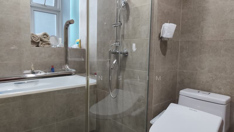 Park Green, 2 Rivervale Link, 3 Bedrooms, 1,195 sqft, Condominium For Sale, by Dennis Lim, 500176985 - Bathroom - PropertyGuru.com.sg